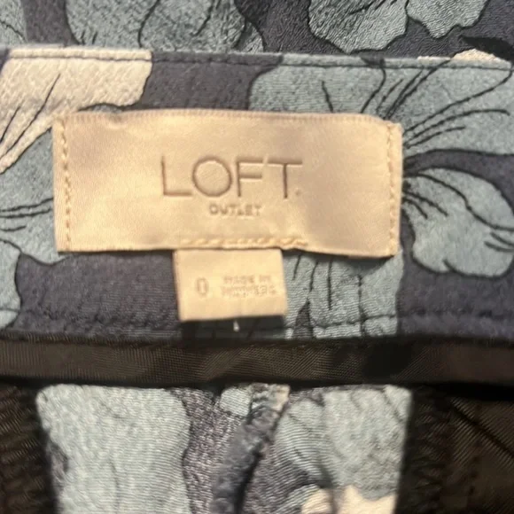 LOFT Outlet Pleated Soft Shorts in Blue Florals Size 0 — SO PRETTY!!! - Picture 10 of 11